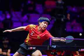 球队怎样应对密集防守：耐心传递与突然提速
